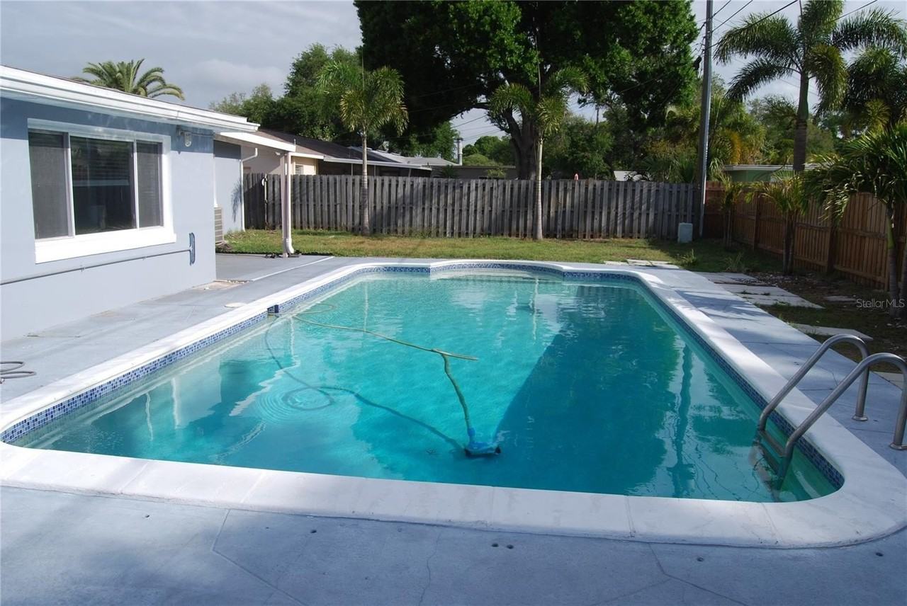 2851 67th St N - Photo 2 of 28