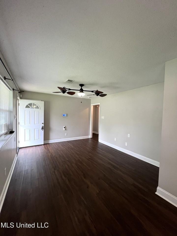 3625 Meadowlark Dr - Photo 3 of 11