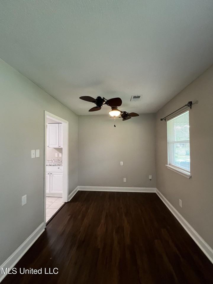 3625 Meadowlark Dr - Photo 4 of 11