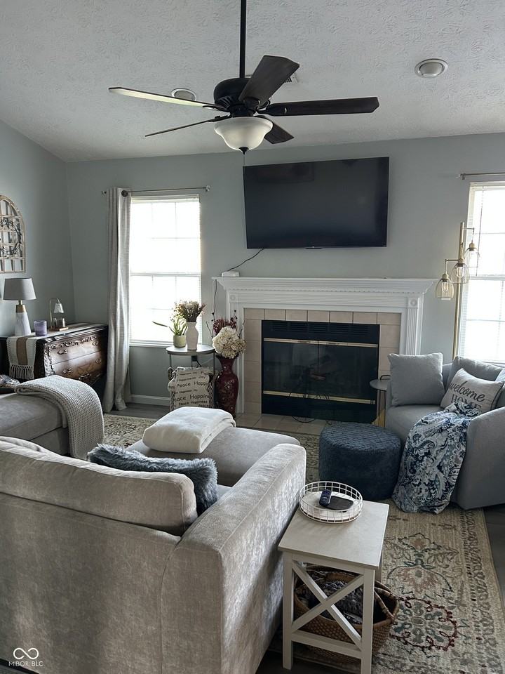 39 Cedarwood Dr - Photo 4 of 21