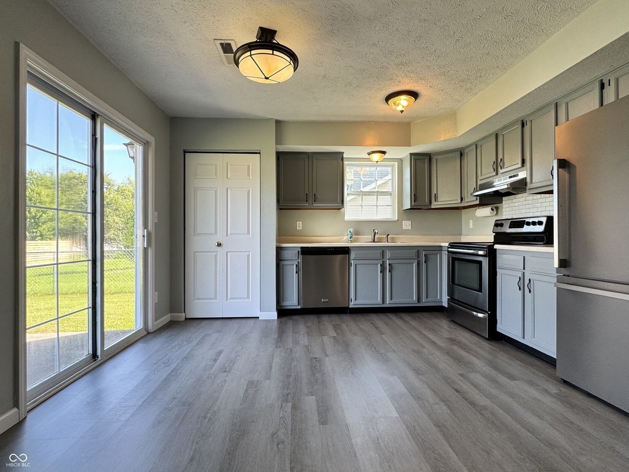 39 Cedarwood Dr - Photo 6 of 21