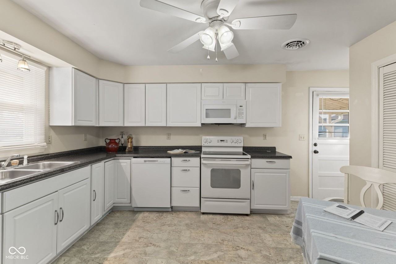 296 Heritage Dr - Photo 5 of 25