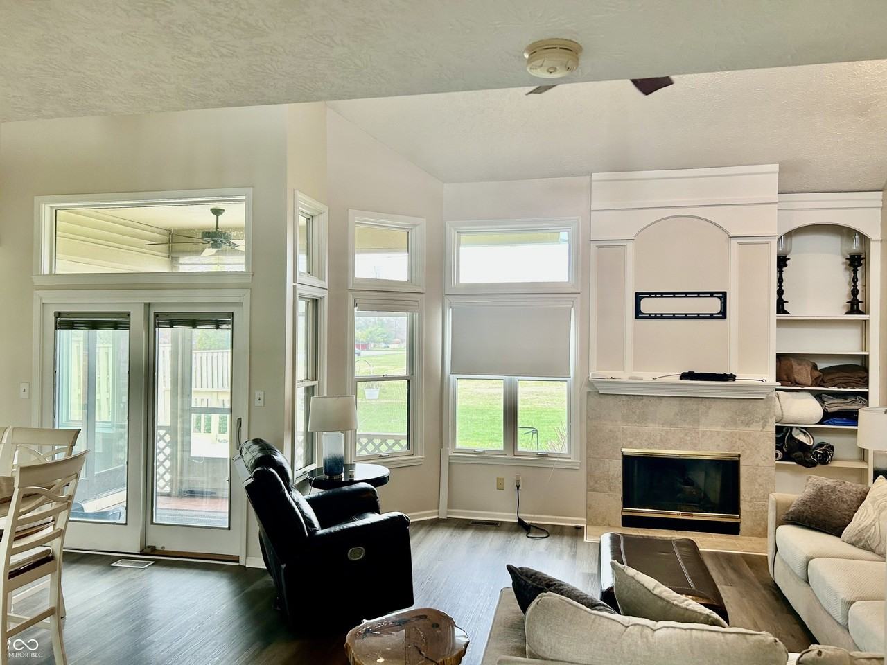 312 Carriage Ln - Photo 5 of 27