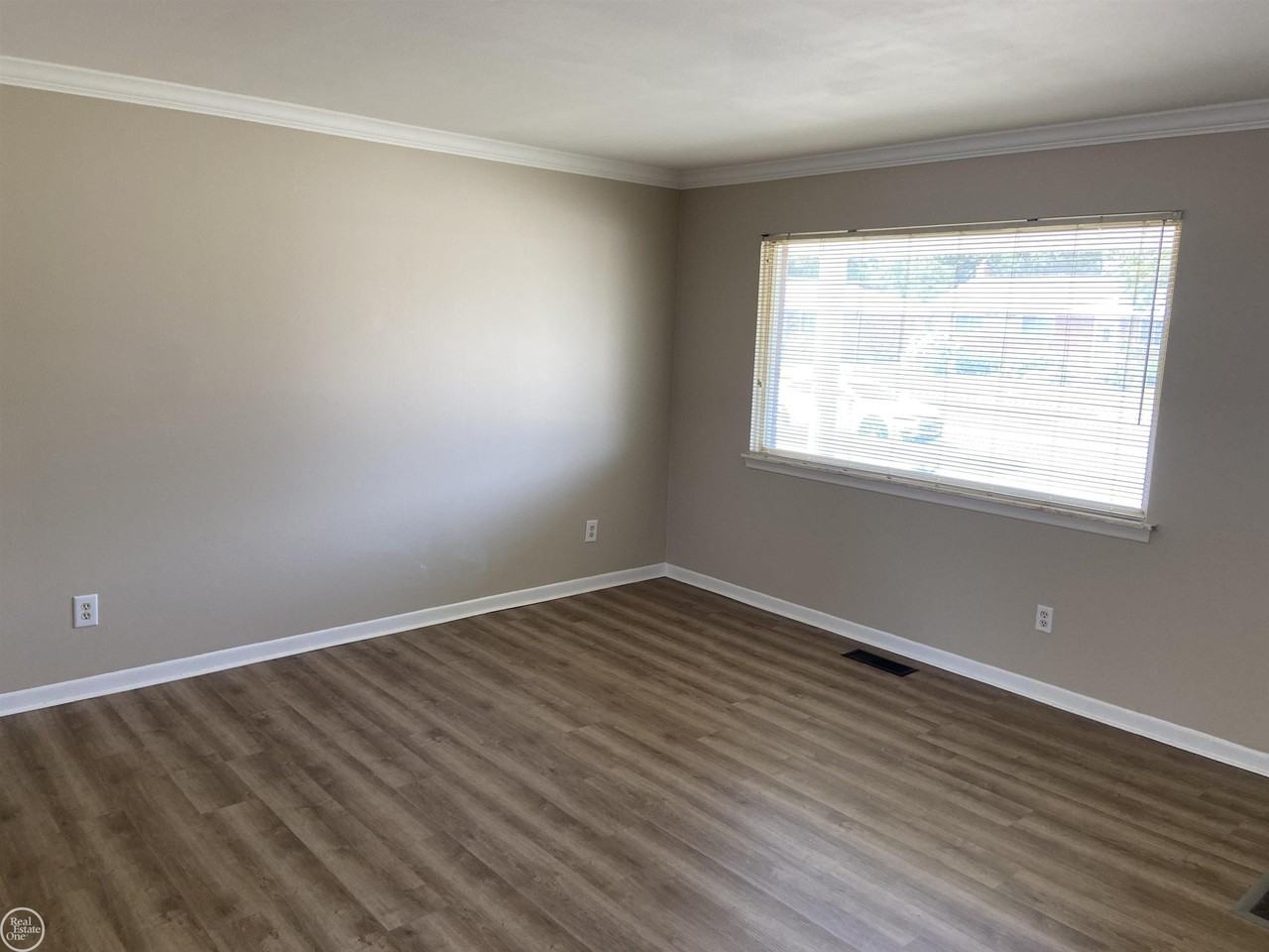 27448 Haverhill Dr - Photo 6 of 14