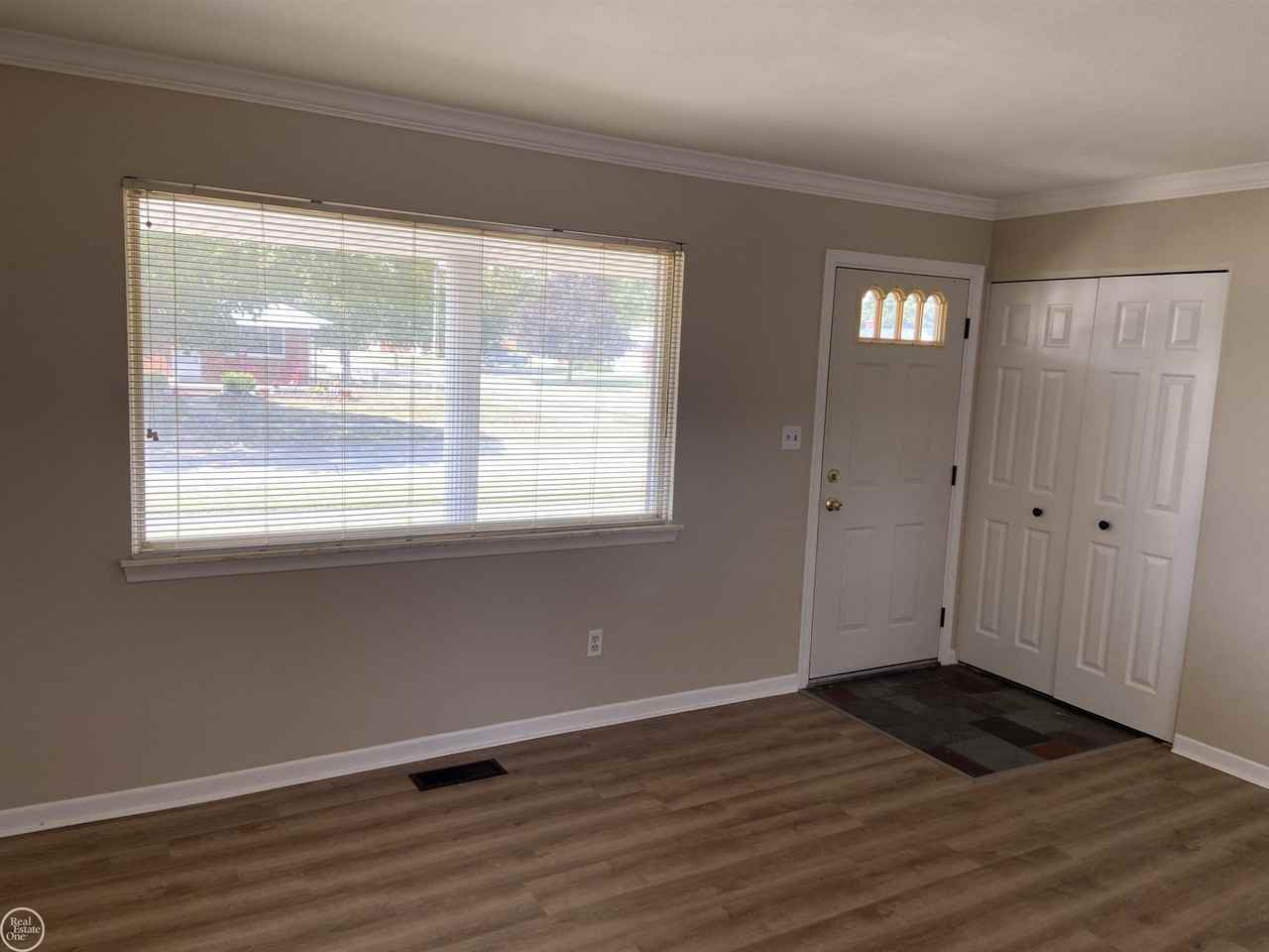 27448 Haverhill Dr - Photo 7 of 14