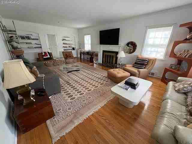 106 Trumbull Rd - Photo 3 of 27