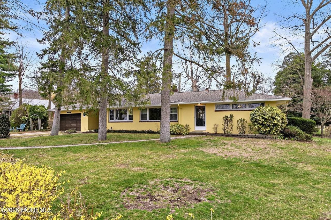 14 Swan Ave - Photo 2 of 27