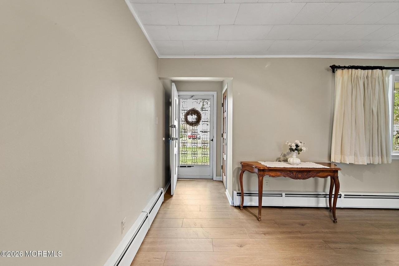 14 Swan Ave - Photo 3 of 27