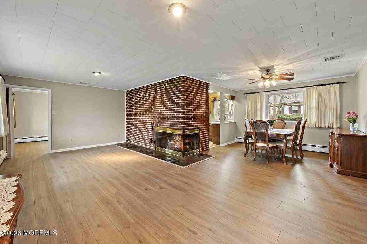 14 Swan Ave - Photo 5 of 27