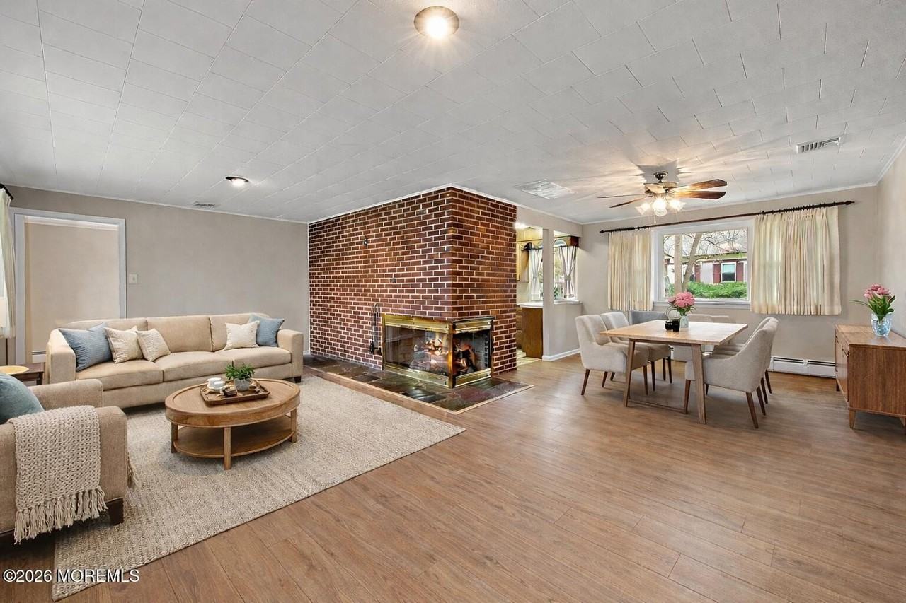 14 Swan Ave - Photo 6 of 27