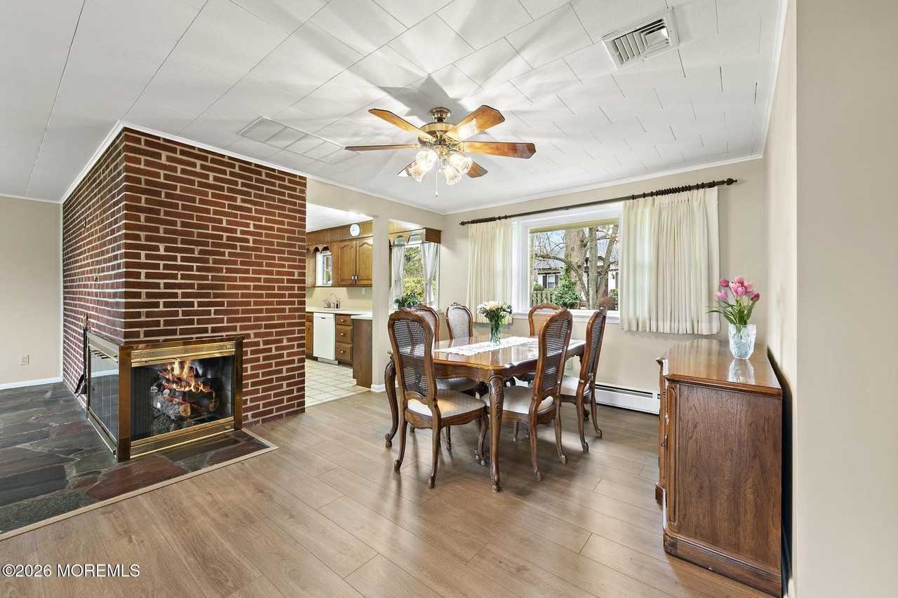 14 Swan Ave - Photo 7 of 27