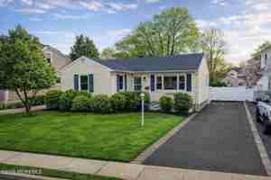 featured image of 32 Lake Ave