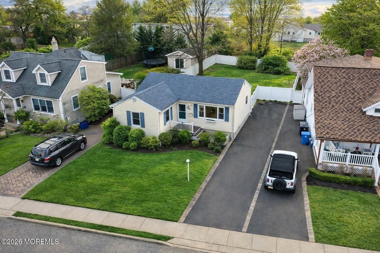 32 Lake Ave - Photo 2 of 27