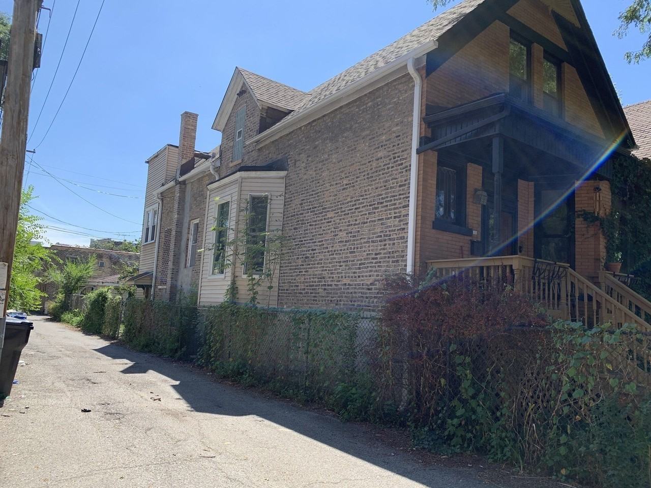 2113 W Walton St - Photo 2 of 17