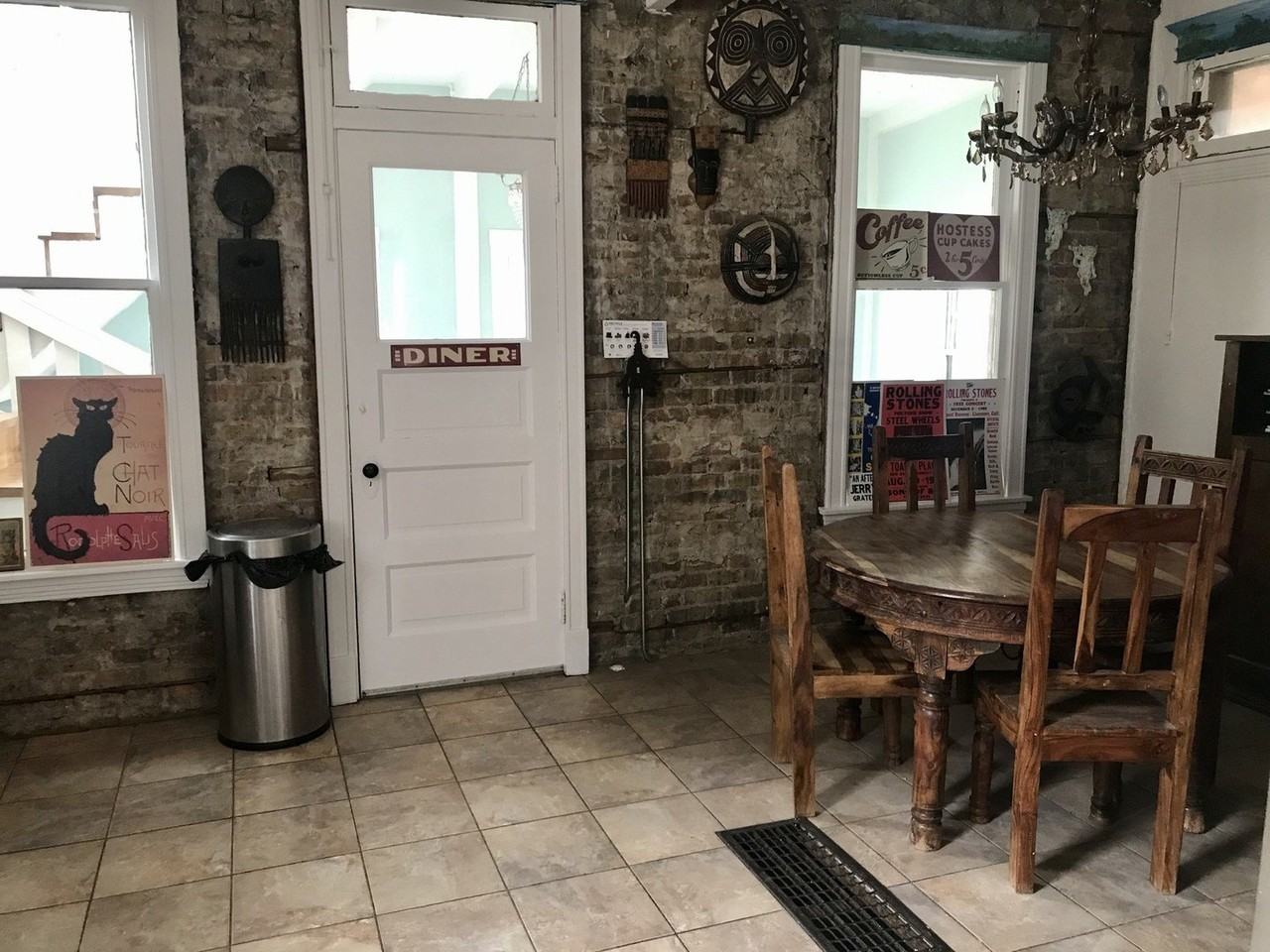 2113 W Walton St - Photo 5 of 17