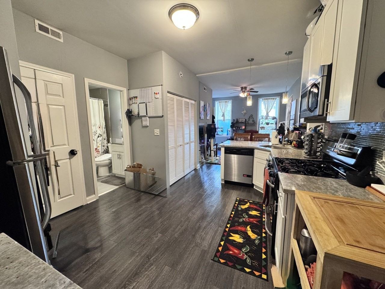 1300 N Greenview Ave Apt 1f - Photo 4 of 12