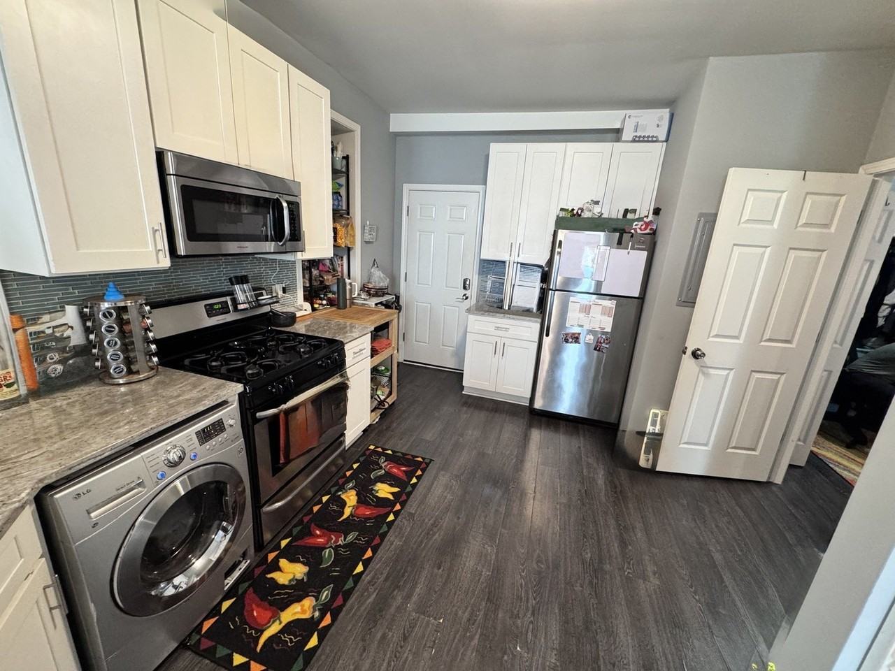 1300 N Greenview Ave Apt 1f - Photo 5 of 12