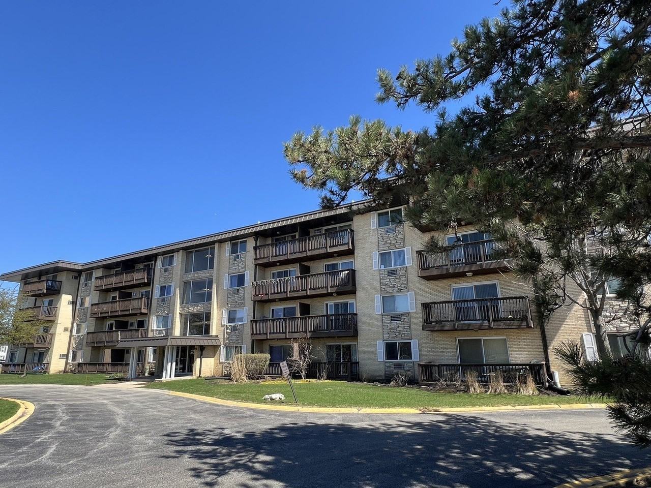 2218 S Goebbert Rd Apt 393