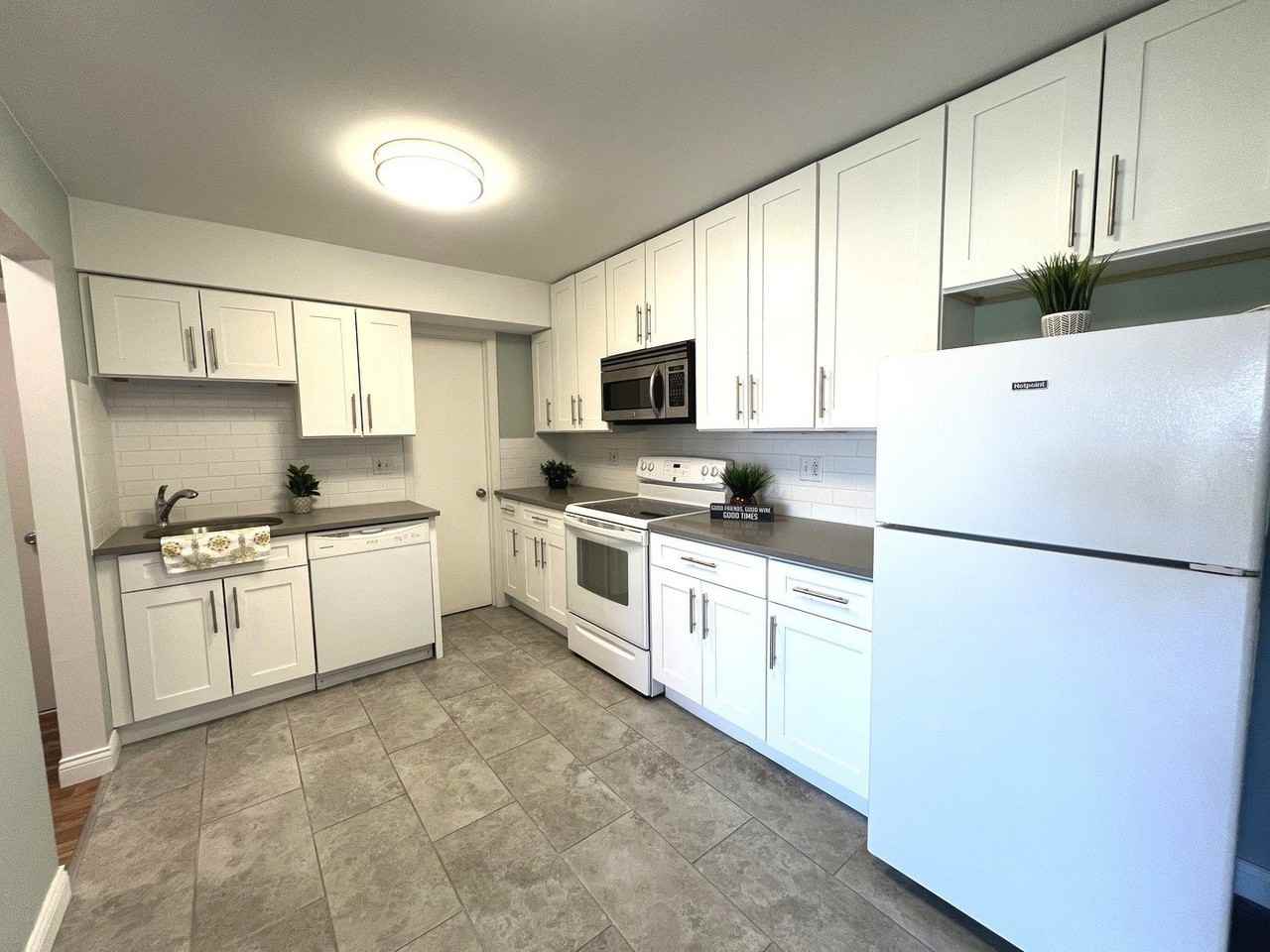 2218 S Goebbert Rd Apt 393 - Photo 4 of 20