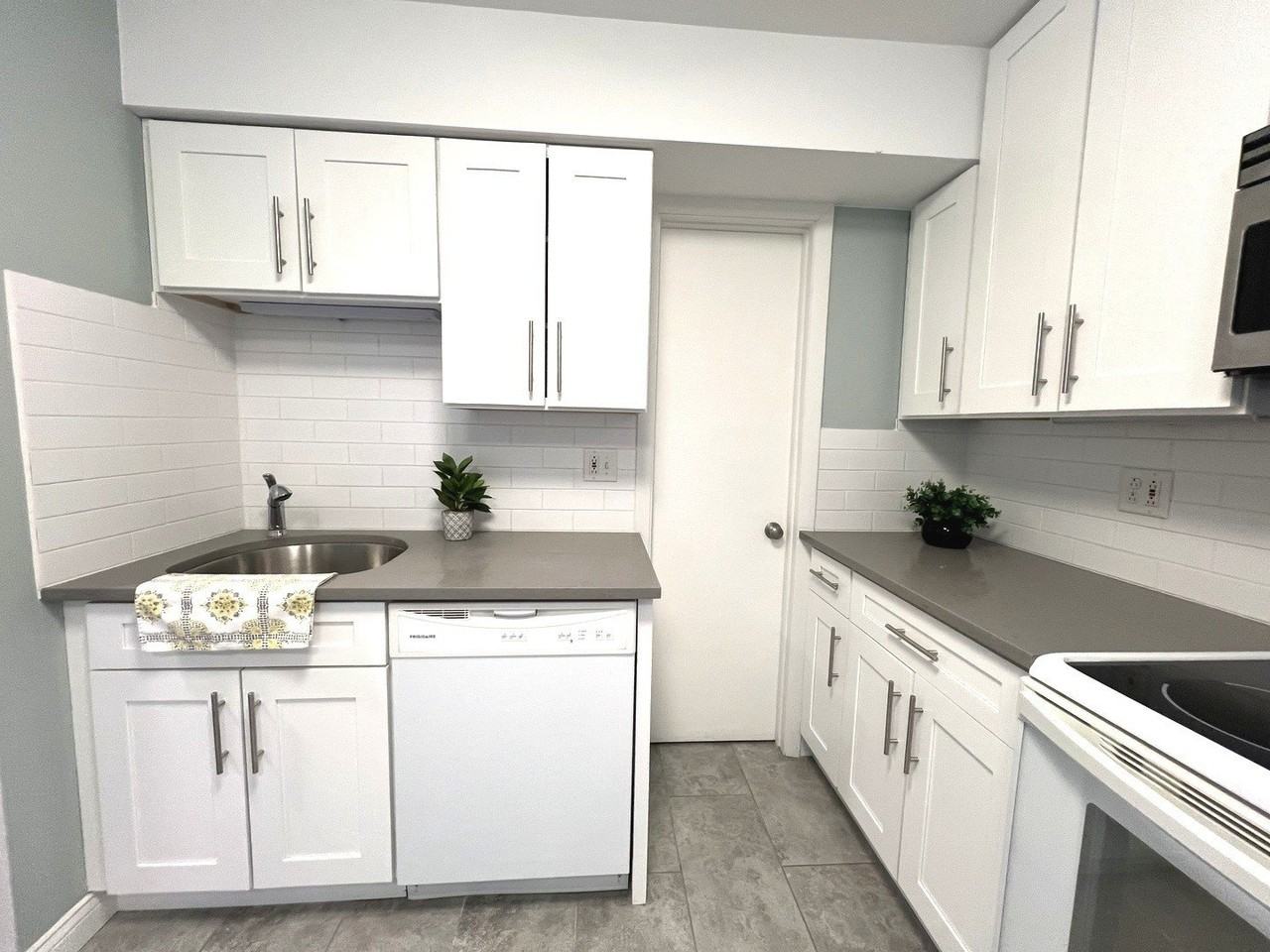 2218 S Goebbert Rd Apt 393 - Photo 5 of 20