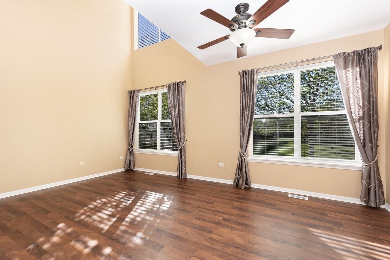 2329 Moonlight Ct - Photo 4 of 16