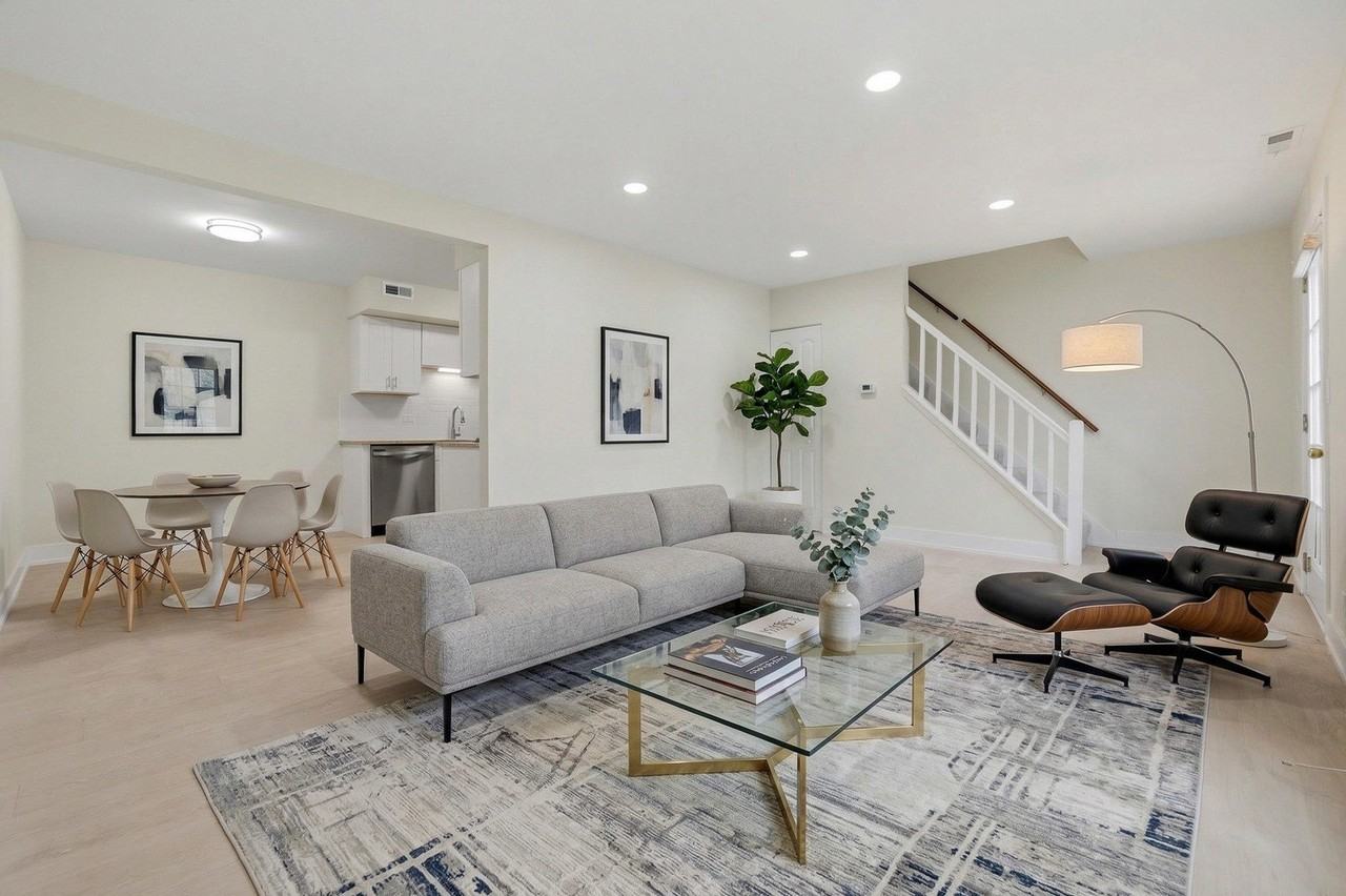 763 Wellington Ave Unit 763 - Photo 4 of 24