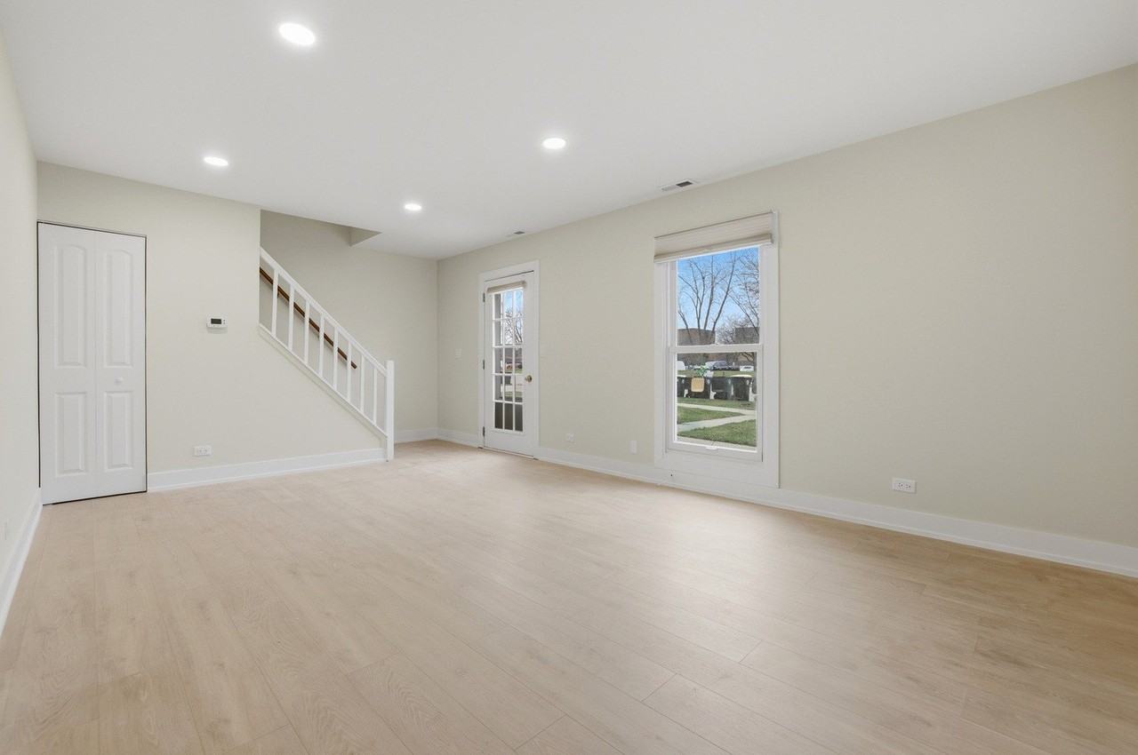 763 Wellington Ave Unit 763 - Photo 5 of 24