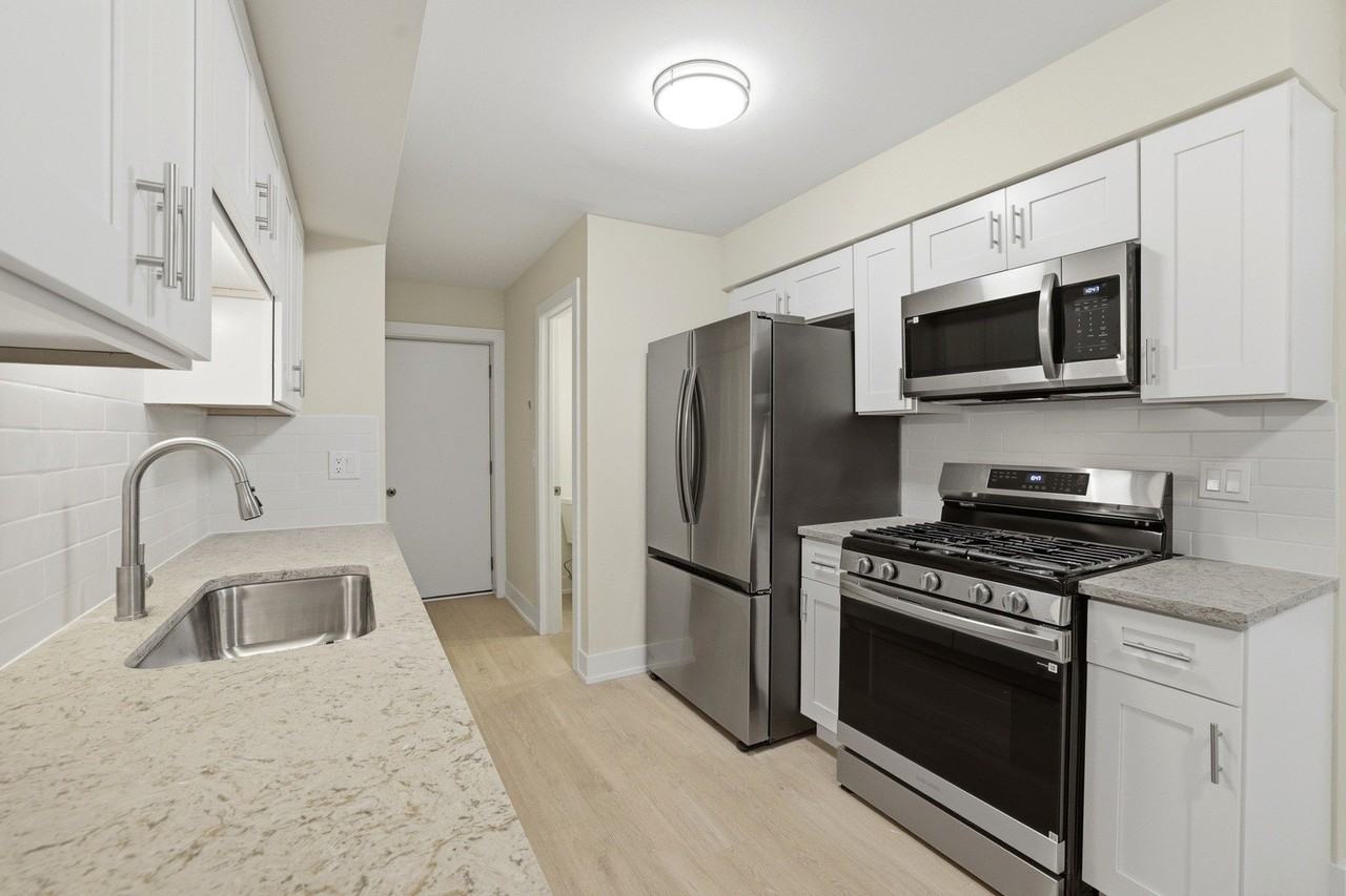 763 Wellington Ave Unit 763 - Photo 6 of 24