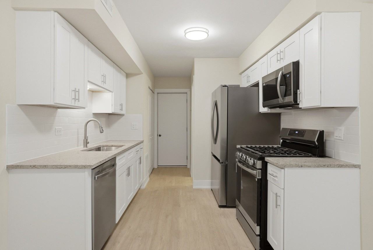 763 Wellington Ave Unit 763 - Photo 7 of 24