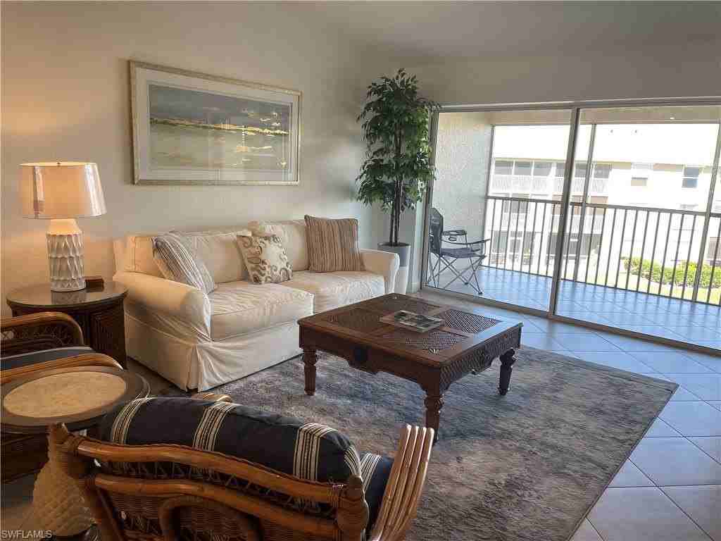9640 Victoria Ln Unit C-305