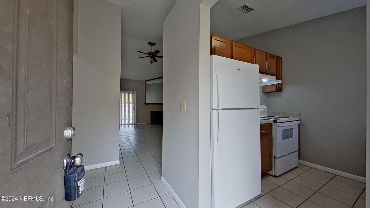 1293 Montecello Dr Apt B - Photo 4 of 19