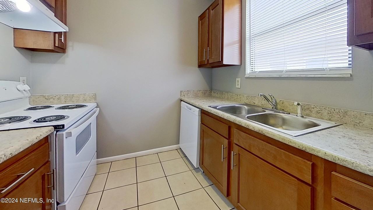 1293 Montecello Dr Apt B - Photo 7 of 19