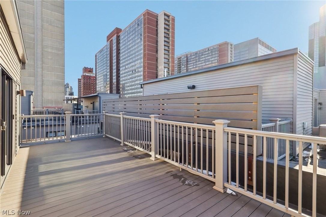 1446 E 14th St - Photo 4 of 50