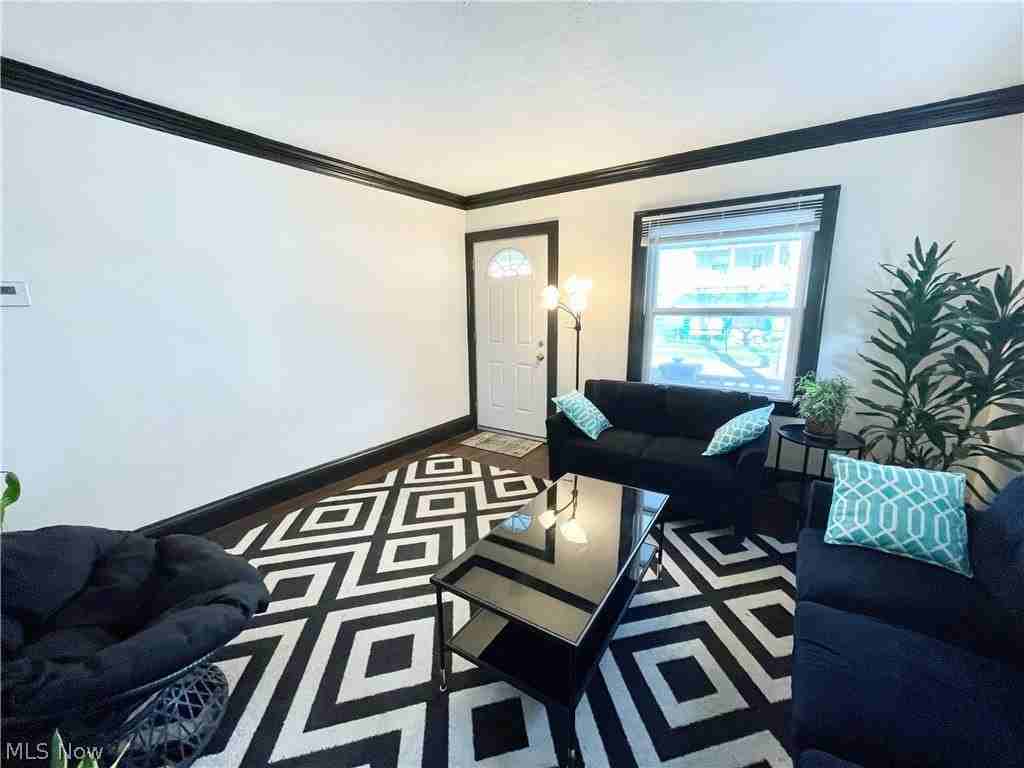 4032 E 142nd St - Photo 3 of 19