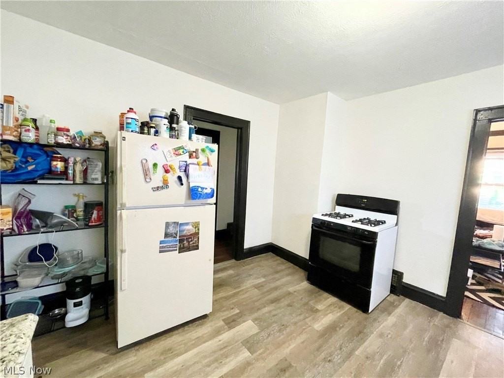 4032 E 142nd St - Photo 7 of 19