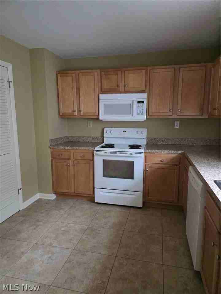 9889 Johnnycake Ridge Rd Apt 3 - Photo 2 of 5