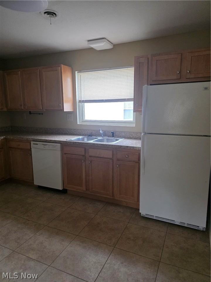 9889 Johnnycake Ridge Rd Apt 3 - Photo 3 of 5