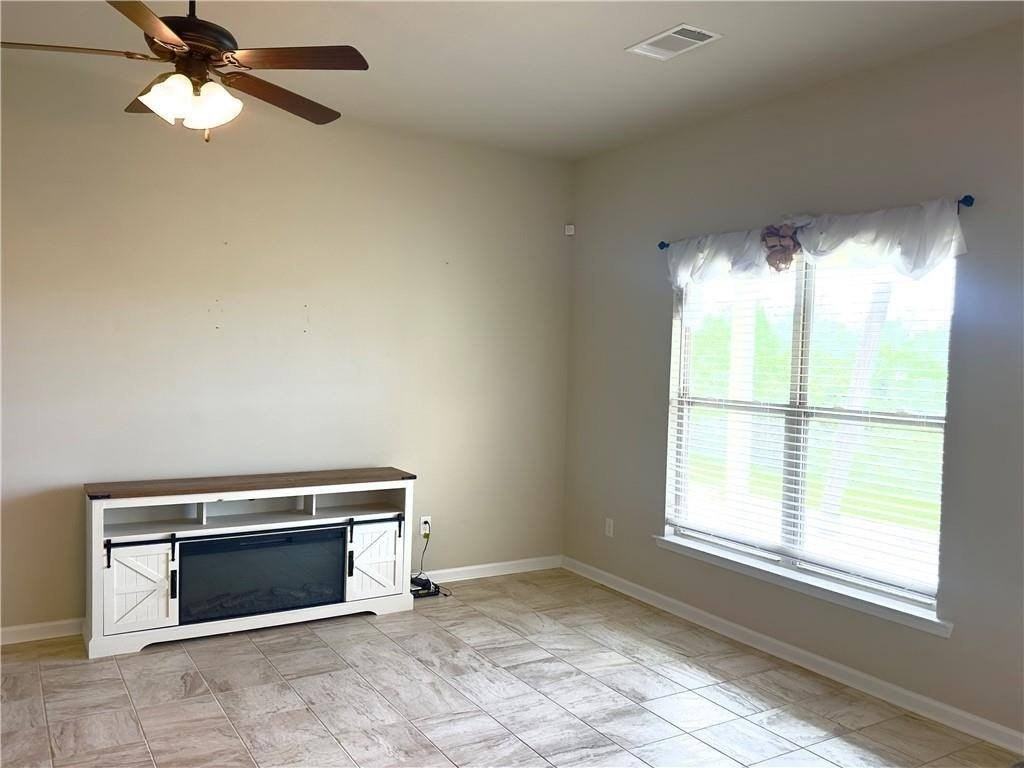 11146 Regency Ave - Photo 2 of 10