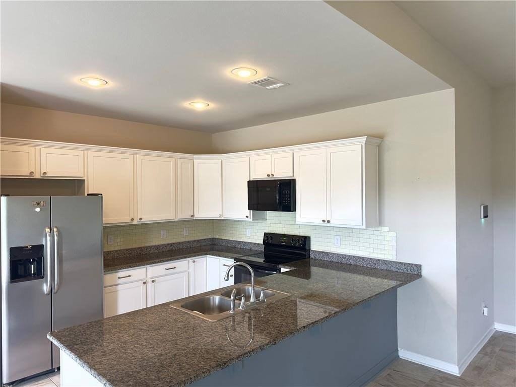 11146 Regency Ave - Photo 3 of 10