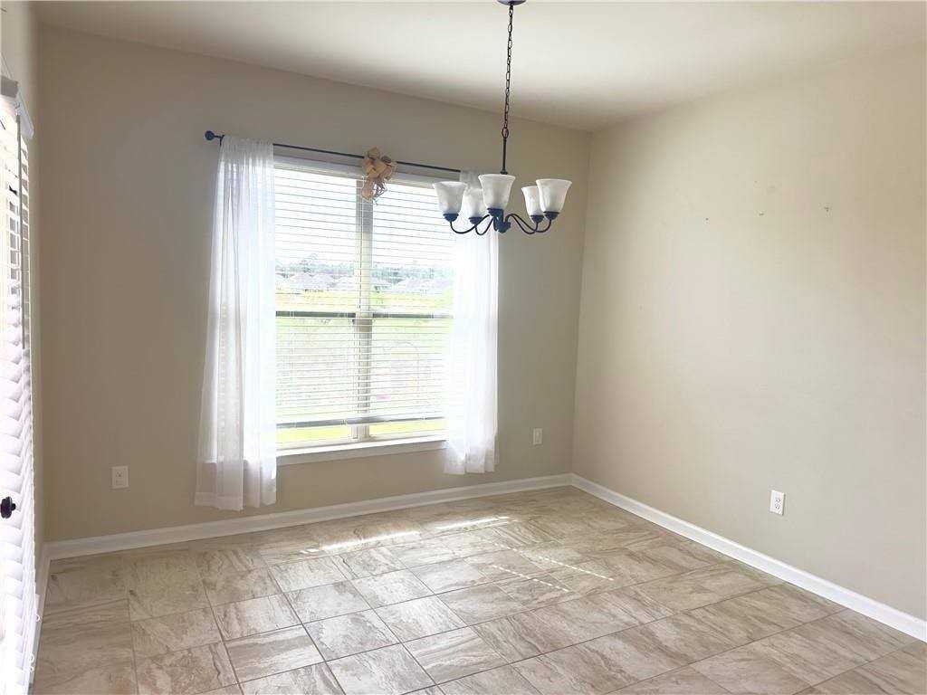 11146 Regency Ave - Photo 4 of 10