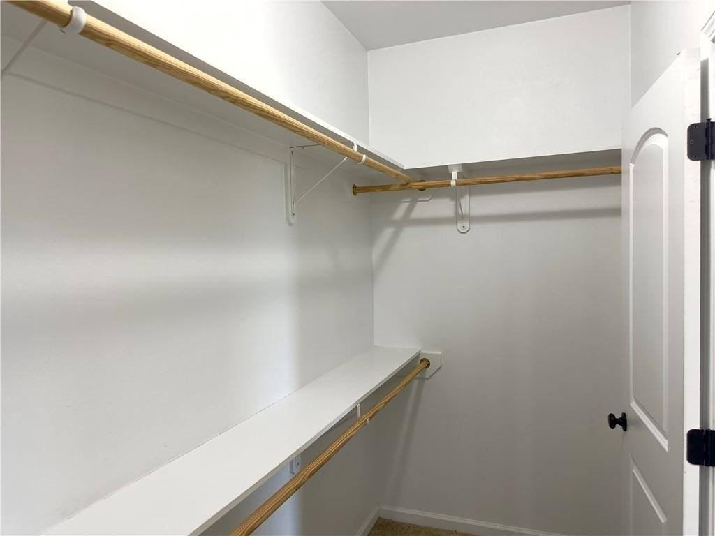 11146 Regency Ave - Photo 5 of 10