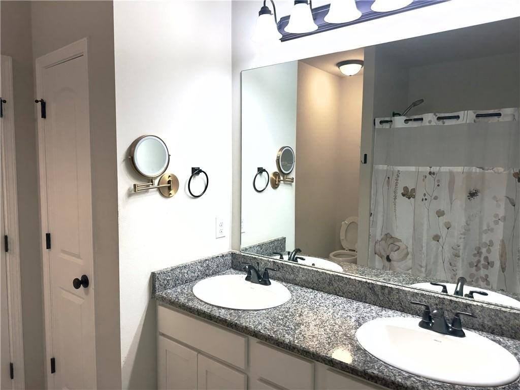 11146 Regency Ave - Photo 6 of 10