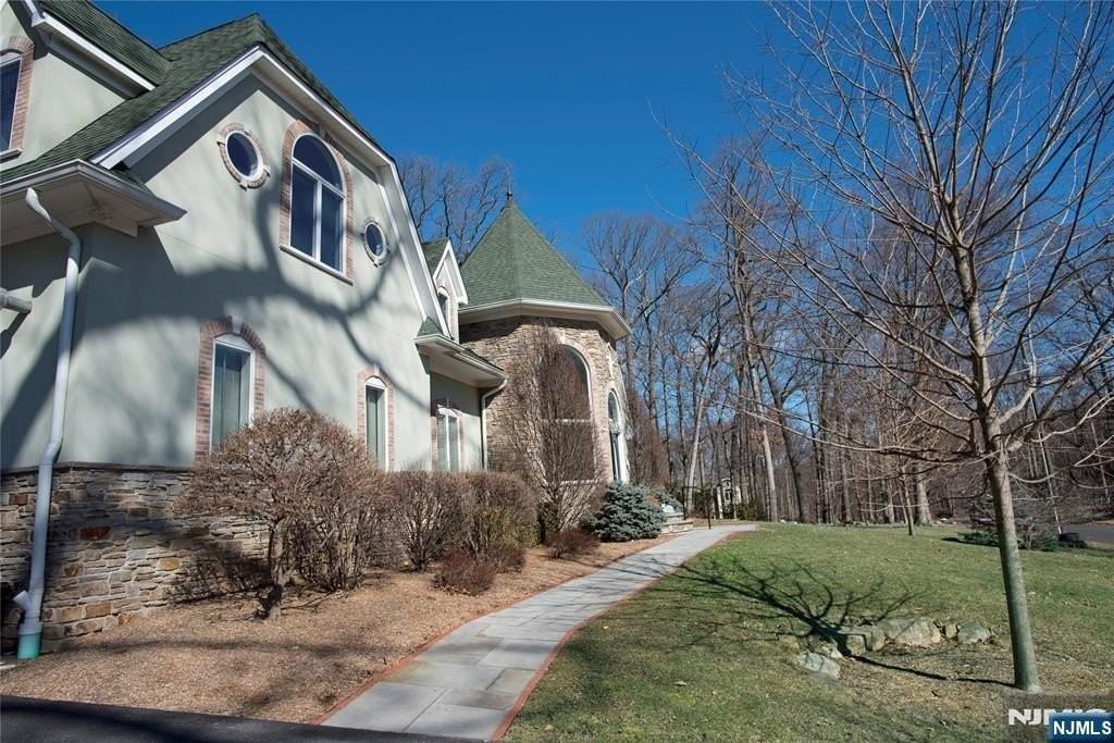 673 Glendale Road Upstairs Apa - Photo 2 of 20