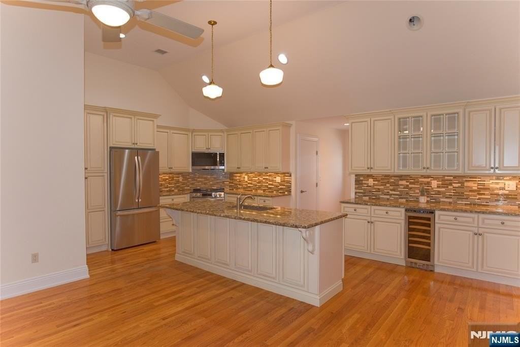 673 Glendale Road Upstairs Apa - Photo 3 of 20