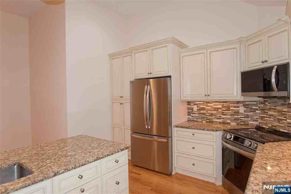 673 Glendale Road Upstairs Apa - Photo 5 of 20