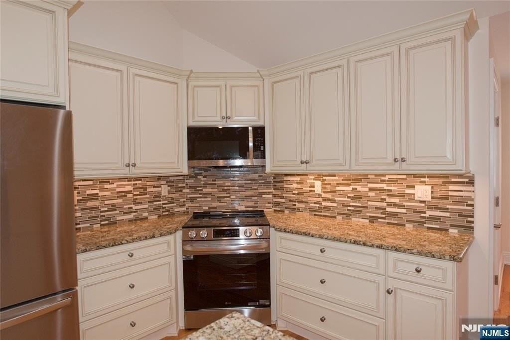 673 Glendale Road Upstairs Apa - Photo 7 of 20