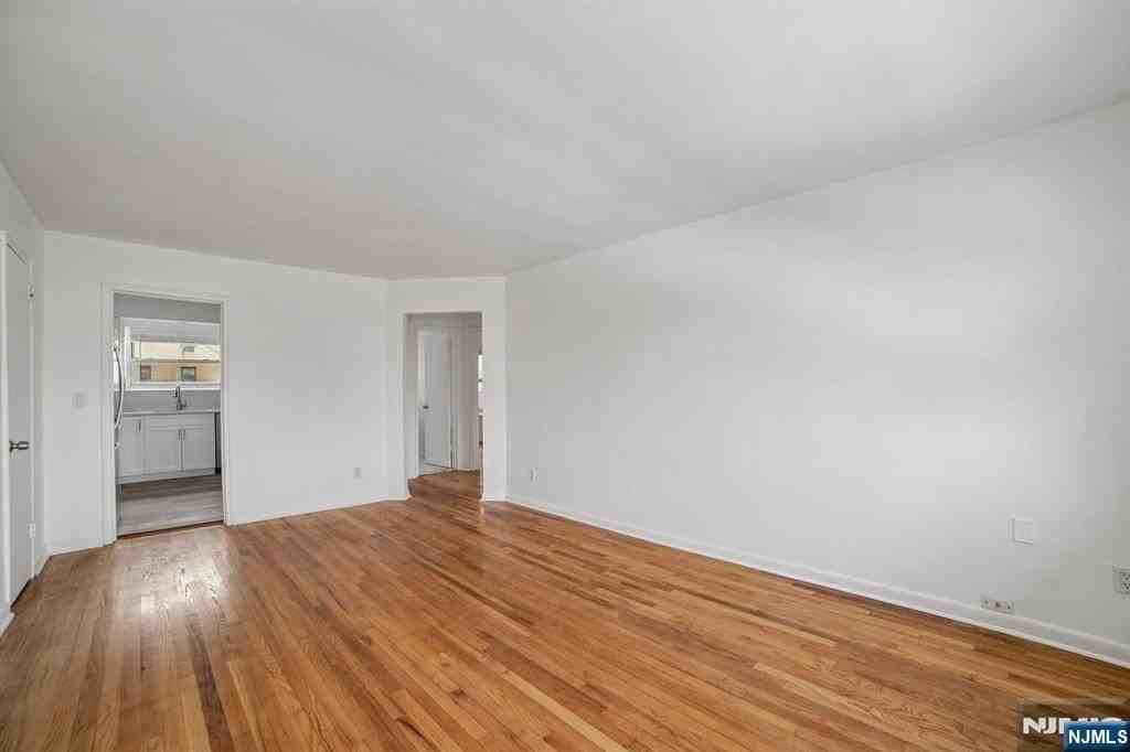 2430 8th St Apt B5 - Photo 2 of 17