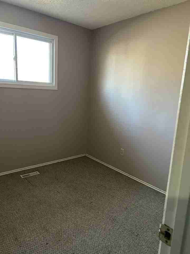 211 Thomson Ave #1 - Photo 3 of 7