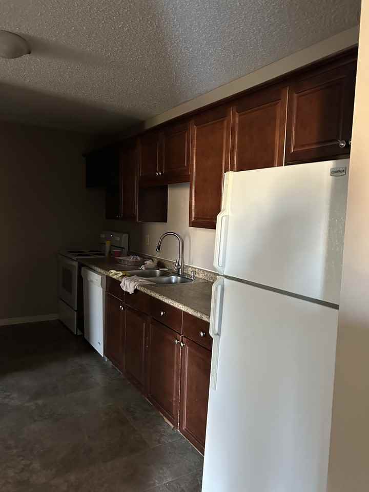 211 Thomson Ave #1 - Photo 4 of 7