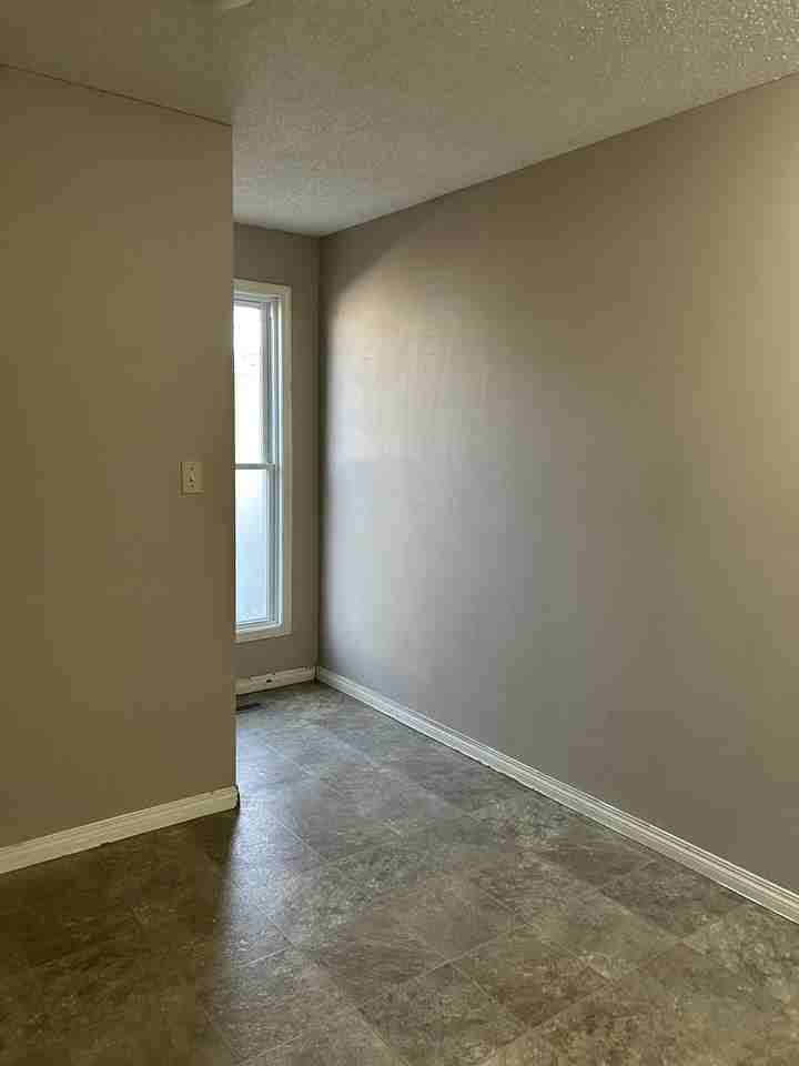 211 Thomson Ave #1 - Photo 6 of 7